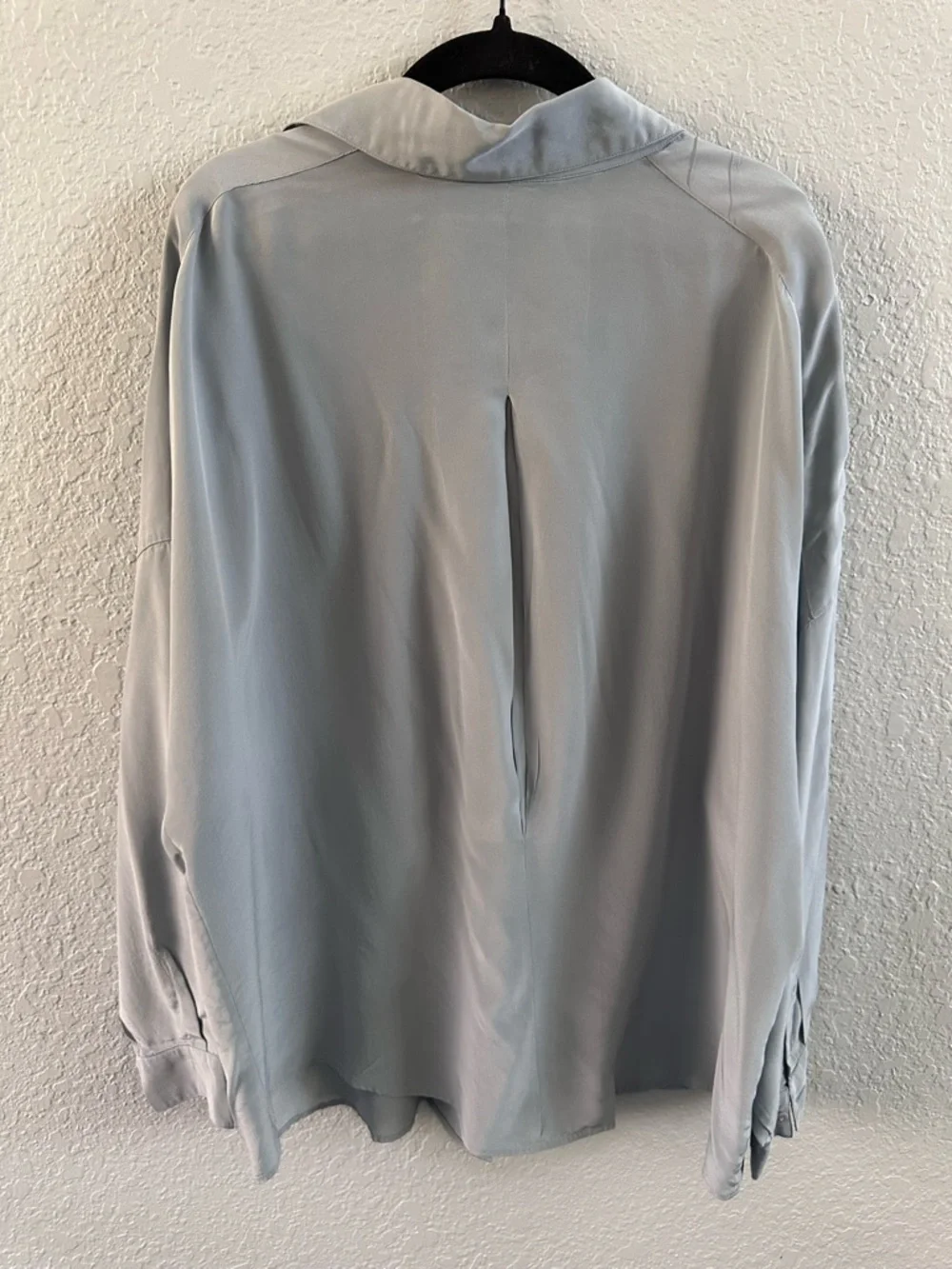 Ellen Tracy 100% Silk Blouse Size 14 Gray Button Front Pocket Top - Picture 9 of 9